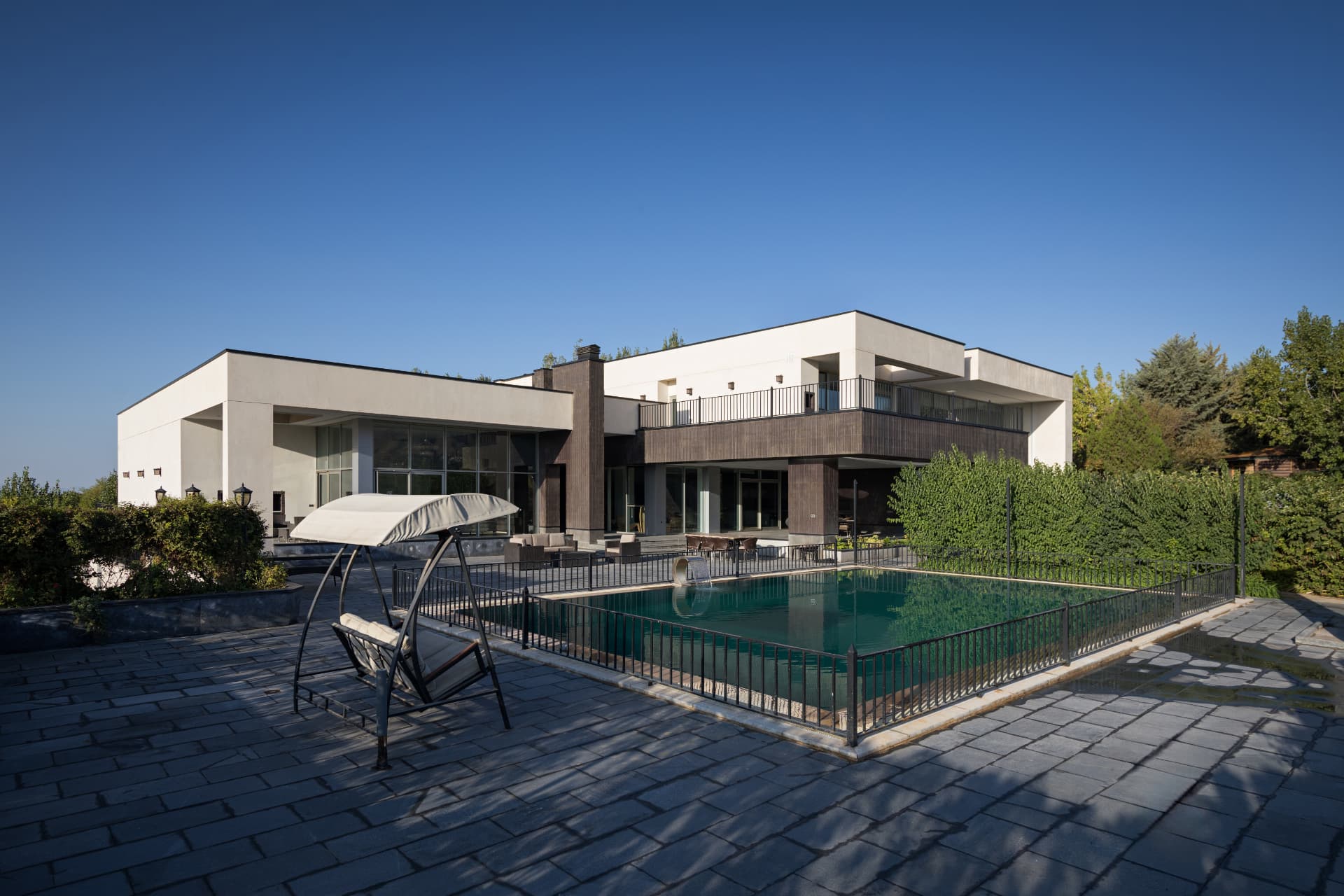 Horizontal Villa