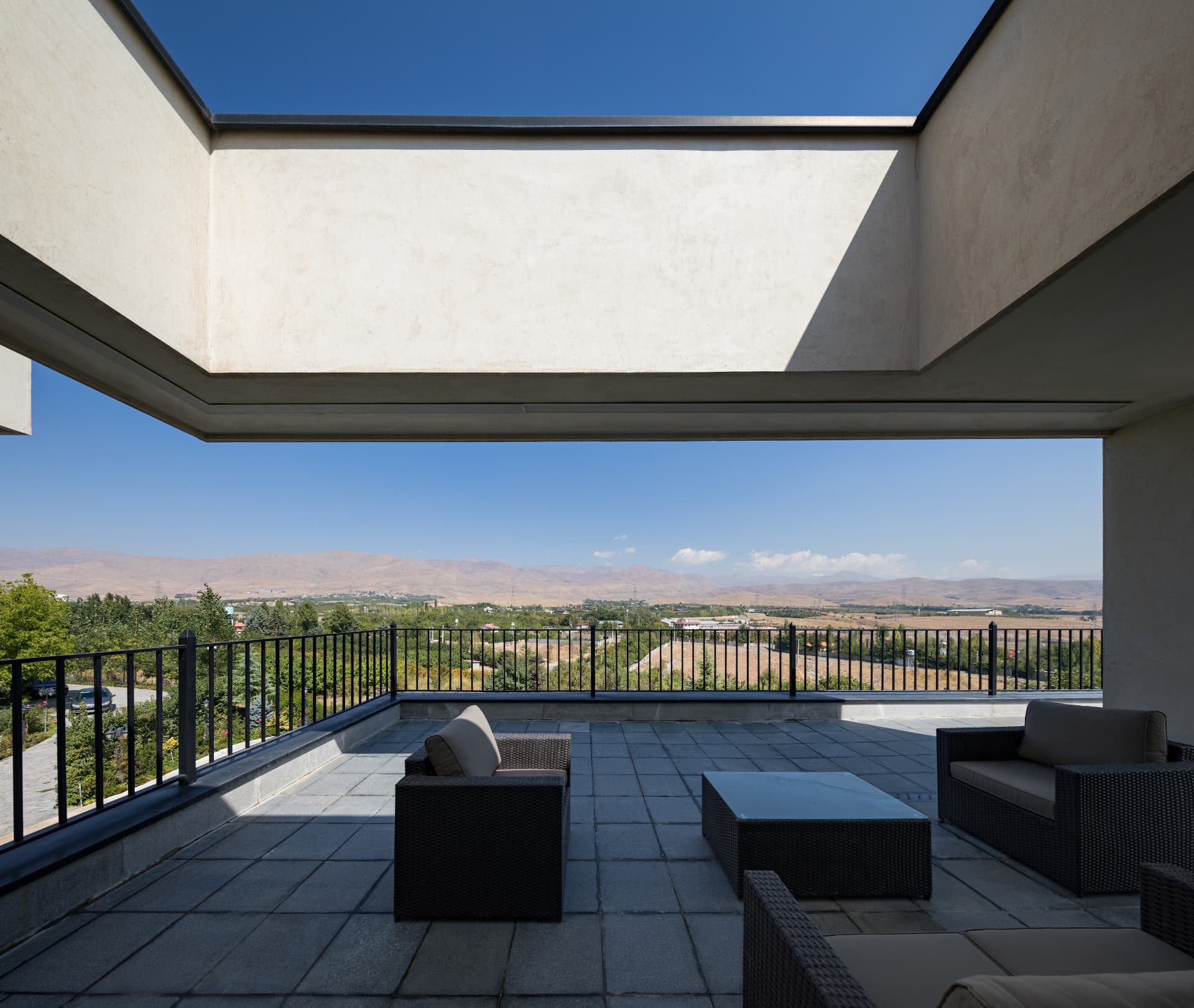 Horizontal Villa