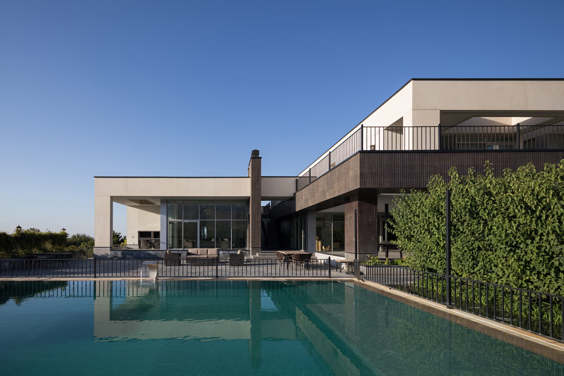 Horizontal Villa